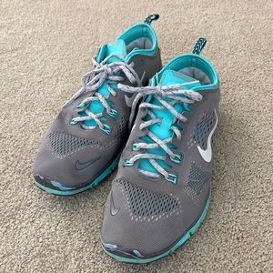 Womens Nike Free TR Fit 4 tennis shoes size 11